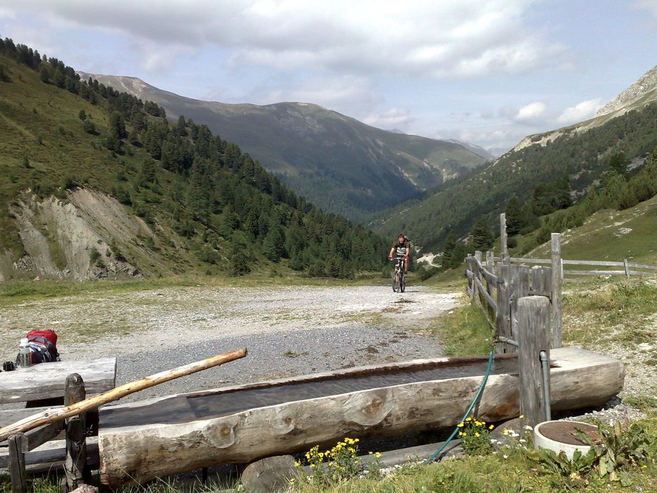 ...geht es gleich wieder hoch zur Alp Chaschauna