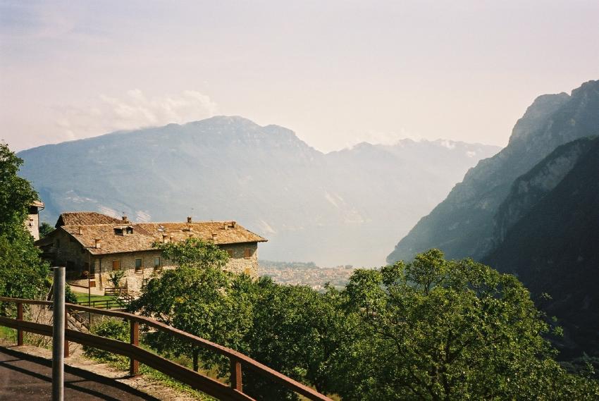 Geschafft! Erster Blick auf den Lago di Garda bei ...